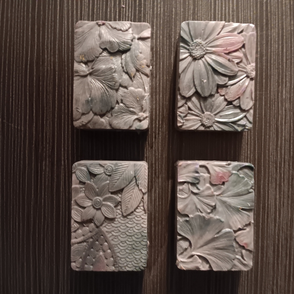 Handmade Floral Carved Soap Set in Pale Gray Scent Is(Beautiful Day)